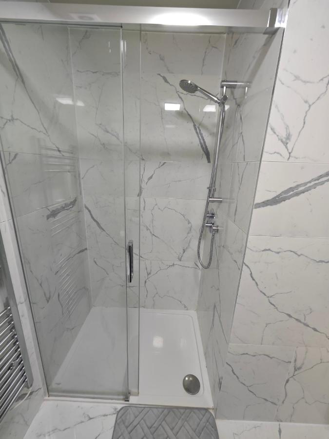 לונדון 2 Bedroom Flat In Wood Green Piccadilly Line מראה חיצוני תמונה