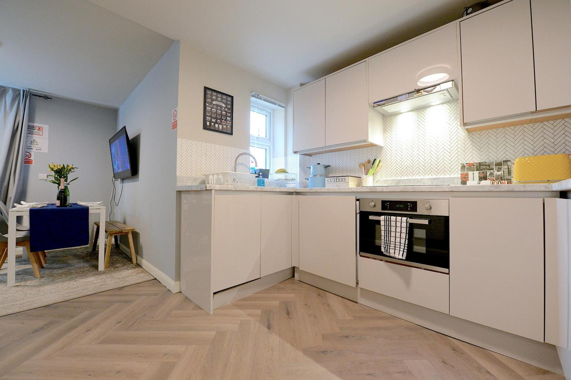 לונדון 2 Bedroom Flat In Wood Green Piccadilly Line מראה חיצוני תמונה
