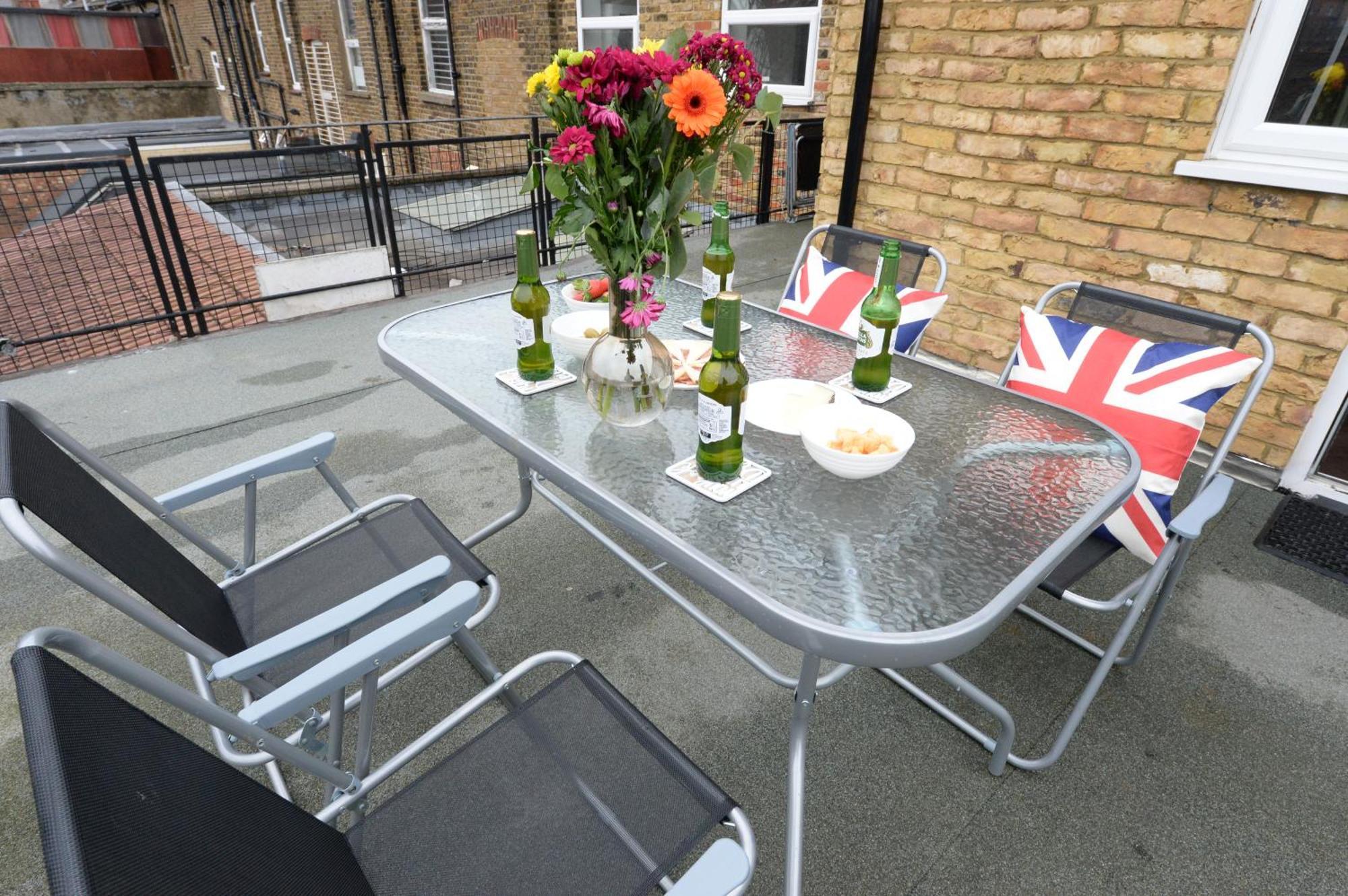 לונדון 2 Bedroom Flat In Wood Green Piccadilly Line מראה חיצוני תמונה